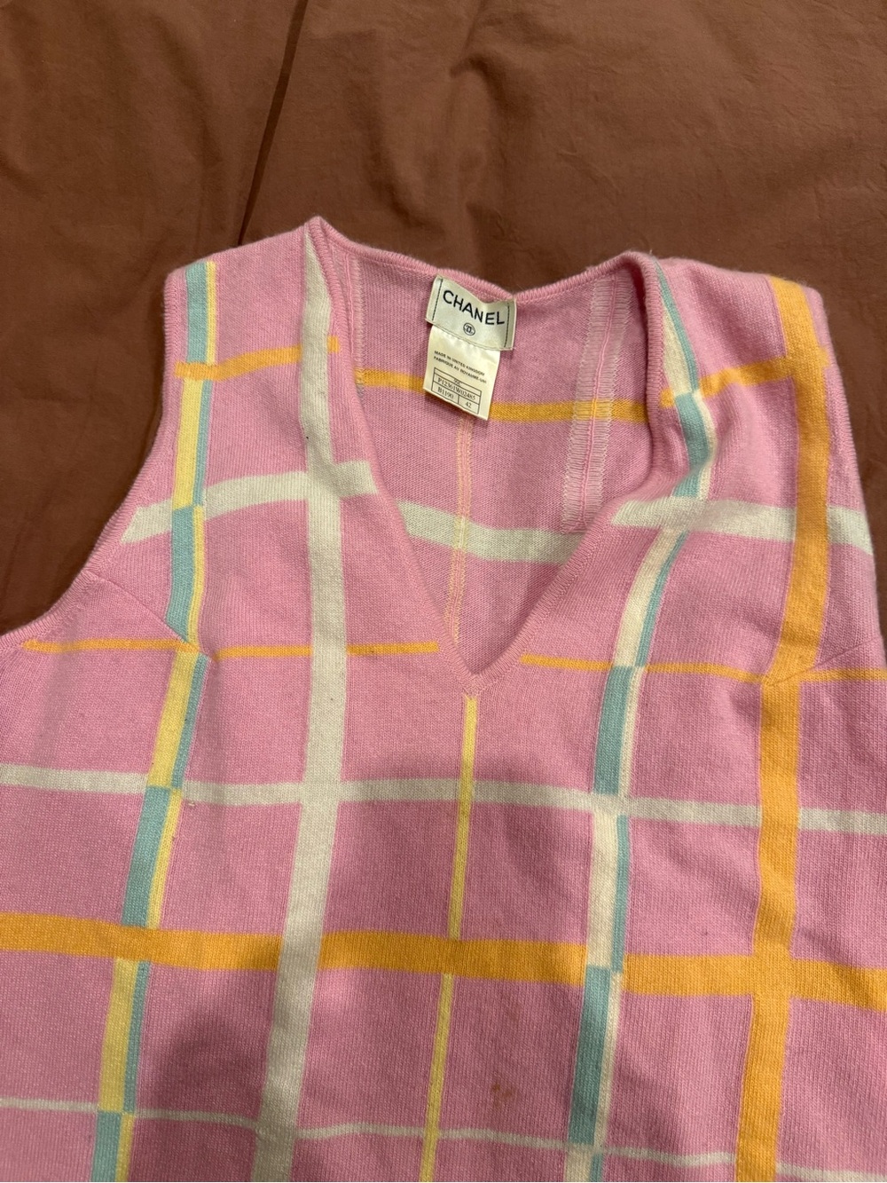 VINTAGE CHANEL 100% cashmere Pink Plaid V-Neck Knit Vest